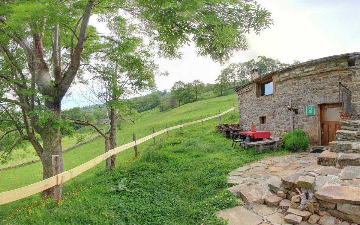 Cabaña Gurueba / cabañas con encanto - descubre la flora autóctona de los valles pasiegos