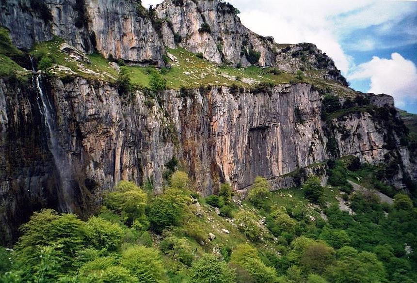 El nacimiento del río Asón
